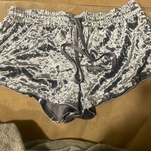 Women’s velvet shorts size small